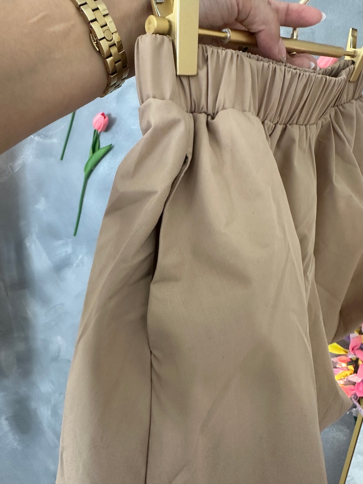Cream Balloons short