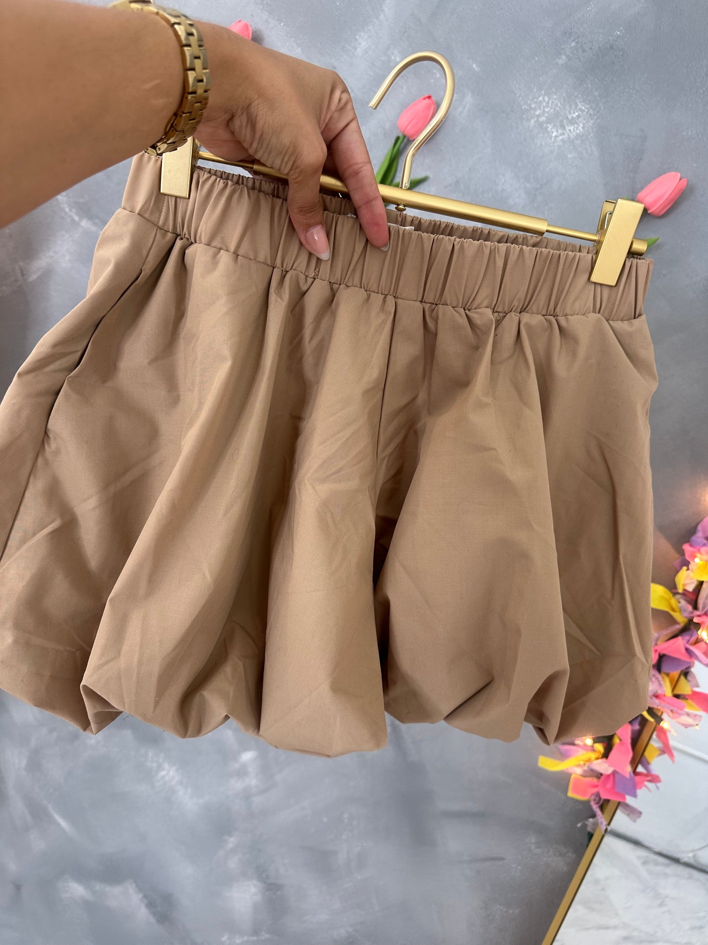 Cream Balloons short